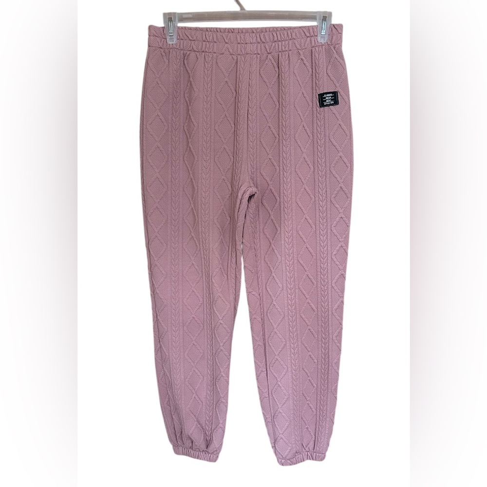 Elegant Pink Cable Knit Sweater Set - Picture 3 of 8